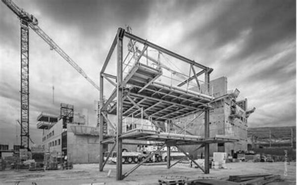 Bâtiment construction avec une grue